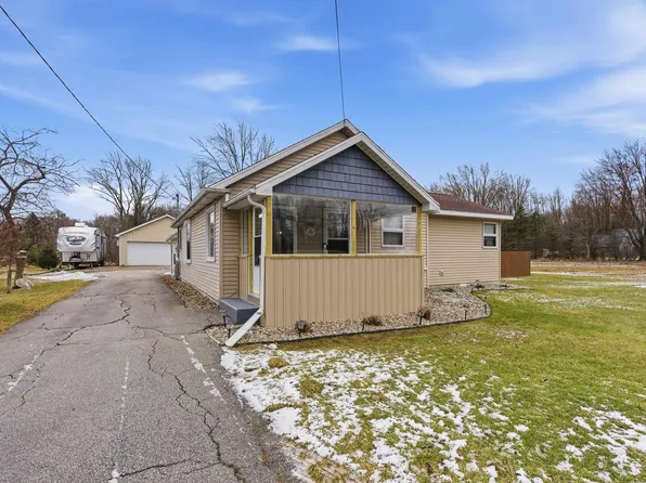 2094 E Stewart Rd, Midland, MI 48640