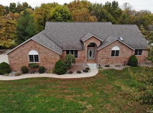 2965 Amberwood Dr, Highland, IL 62249