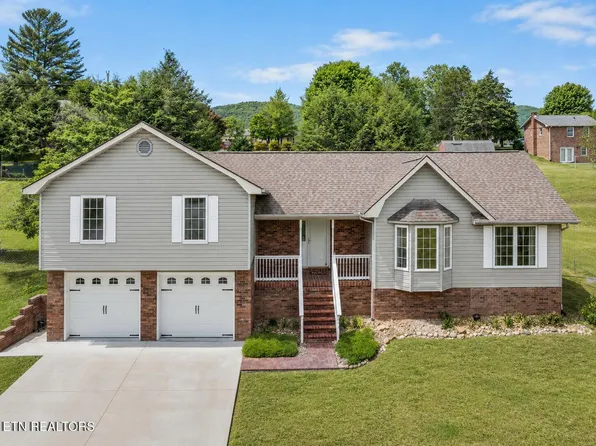 206 Hickory Ln, Jacksboro, TN 37757