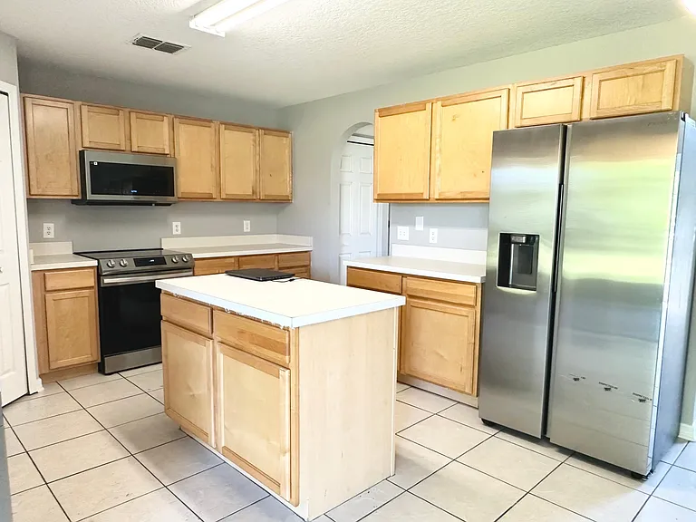 4021 Greenleaf Dr — Photo 10