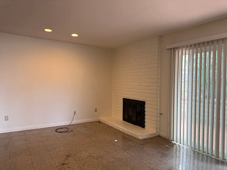 4933 Maiden Ln — Photo 2