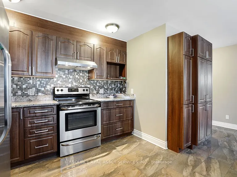 1371 Kilborn Ave — Photo 16