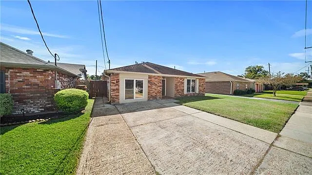 4 bed, 2.0 bath, 1544 sqft, $2,400 — Photo 2
