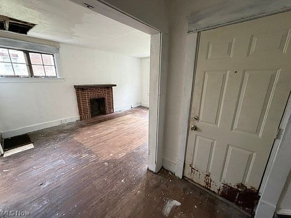 3rd image of 462 Watson St