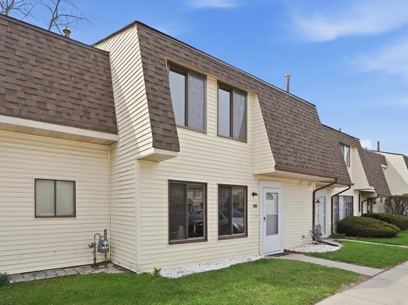 6040 Virginia St, Merrillville, IN 46410