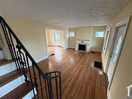 12816 Thornhurst Ave — Photo 10
