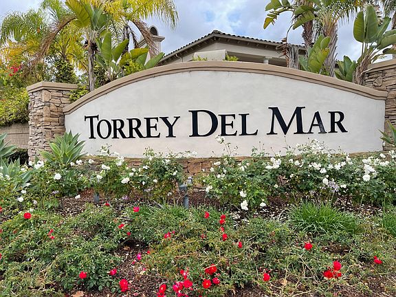 Entry into Torrey Del Mar community