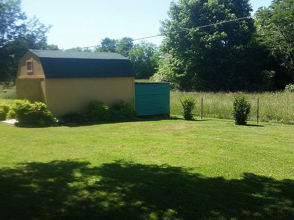 Shed in 1/2 acre yard