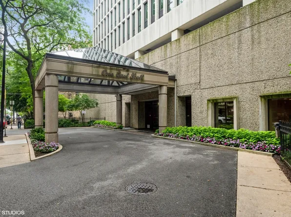 1 E Scott St APT 1111, Chicago, IL 60610