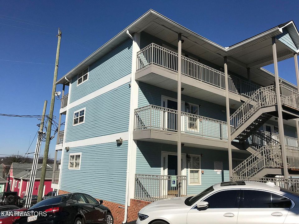 2nd image of 1625 Queen Anne Way