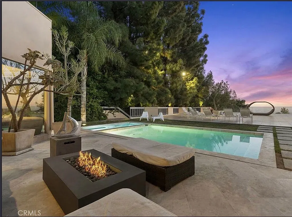 510 Leslie Ln — Photo 3