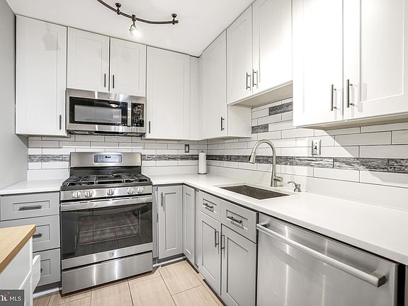 3rd image of 801 N Pitt St APT 1401