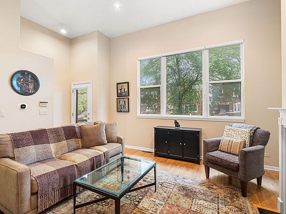 3rd image of 3438 N Monticello Ave