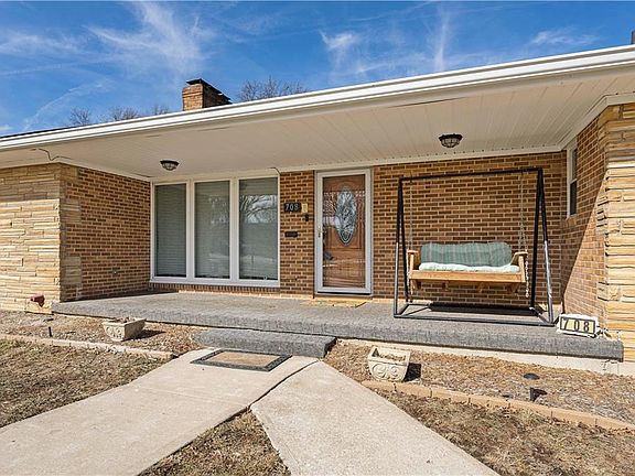 4th image of 708 E Bellevista Dr