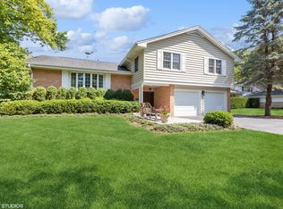 454 W Sheridan Pl, Lake Bluff, IL 60044