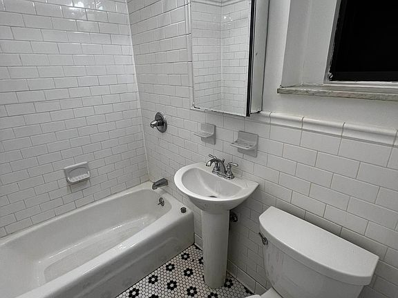5th image of 26 Carmine St APT 1B