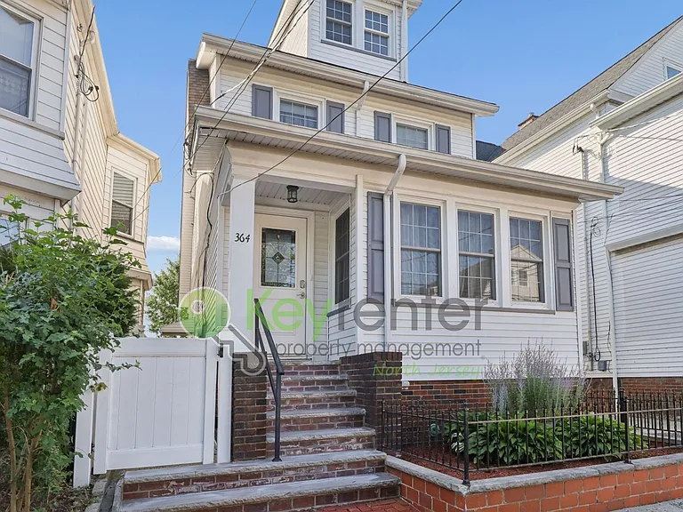 364 Chestnut St — Photo 2