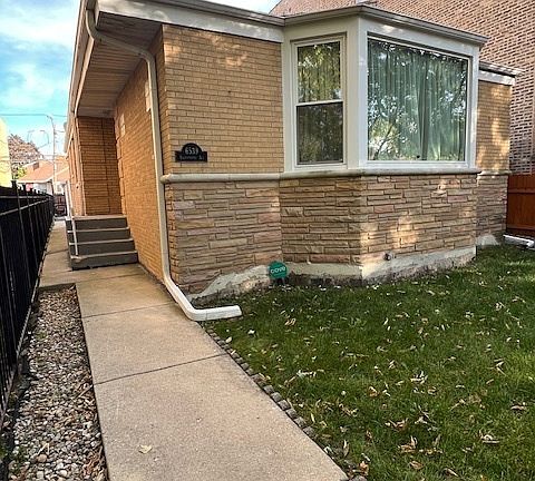3rd image of 6539 N Sacramento Ave