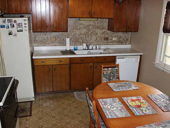 5th image of 620 N Longwood Ct