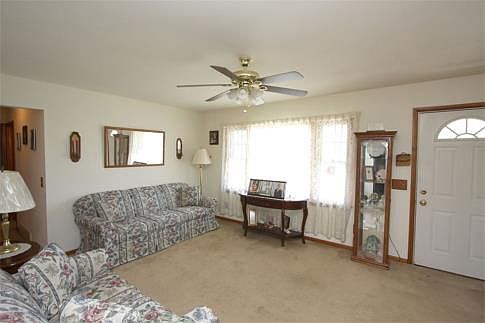 5th image of 17 Fearn Ave