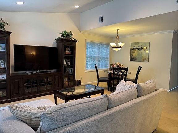 4th image of 862 Verona Dr