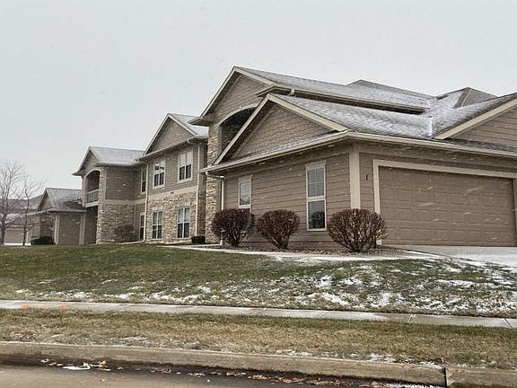 3rd image of 2702 NE Oak Dr Unit 1