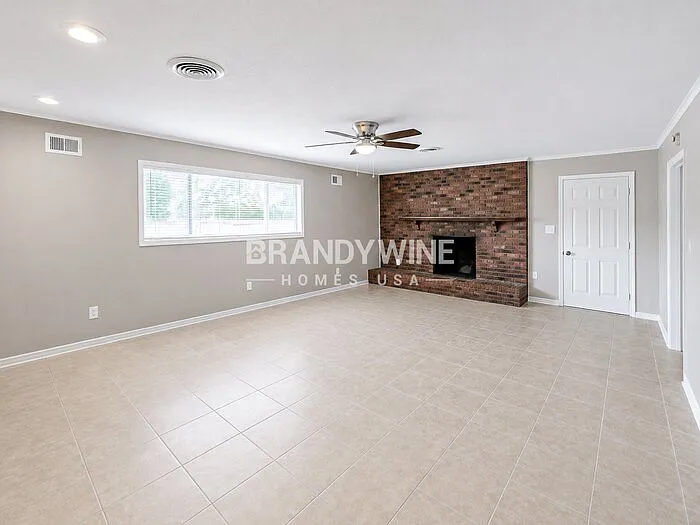 3 bed, 1.5 bath, 1640 sqft, $1,610 — Photo 4