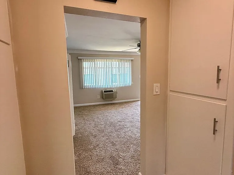 4837-4843.5 Kansas St — Photo 14