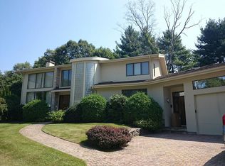 11 Hollywood Dr, Newton, MA 02467