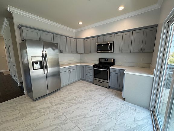 5th image of 1137 Melrose Ave #1