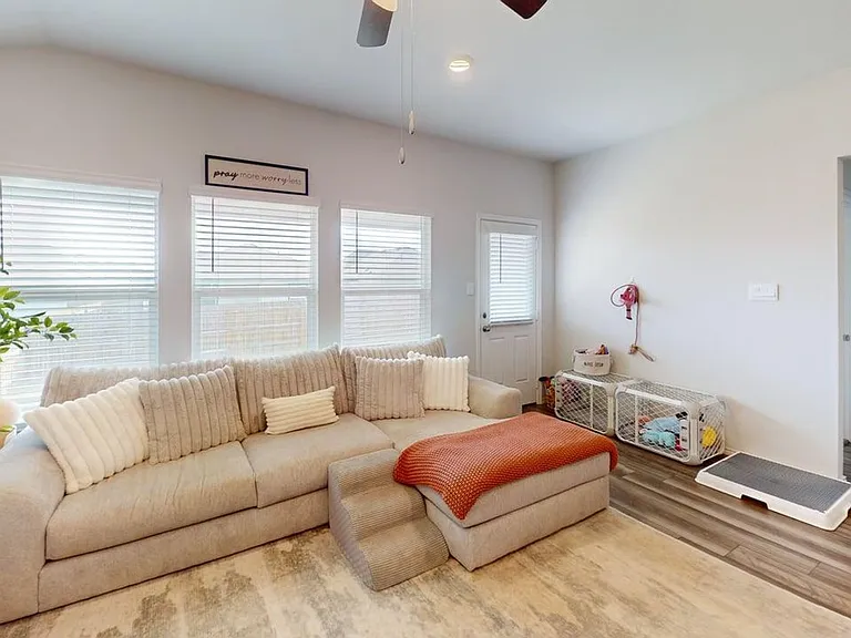 10016 Avendesora Rd — Photo 6