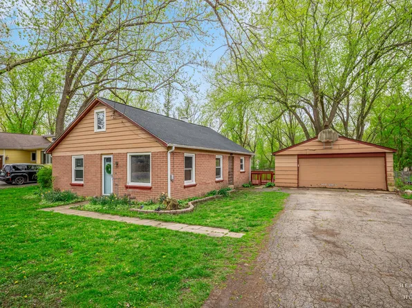 1180 Menoma Trl, Algonquin, IL 60102