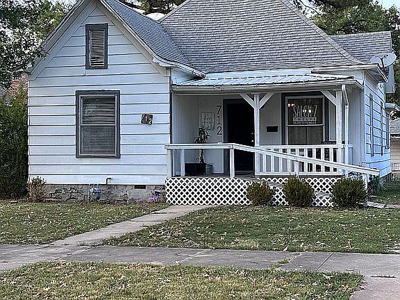 5th image of 712 W Lincoln St
