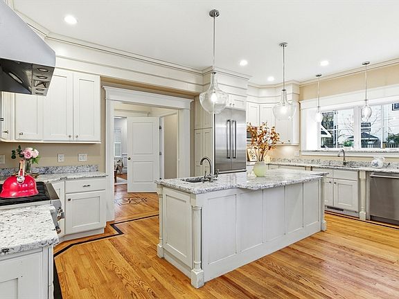4th image of 36 Naples Rd
