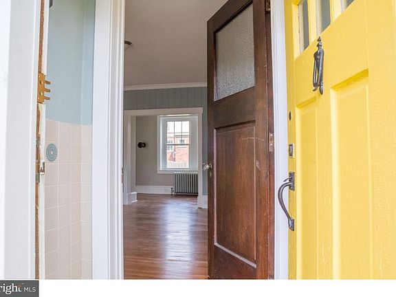 3rd image of 3715 Rosemont Ave