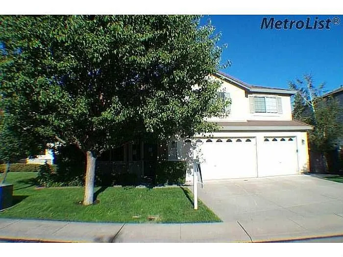 6475 Brook Hollow Cir photo 1