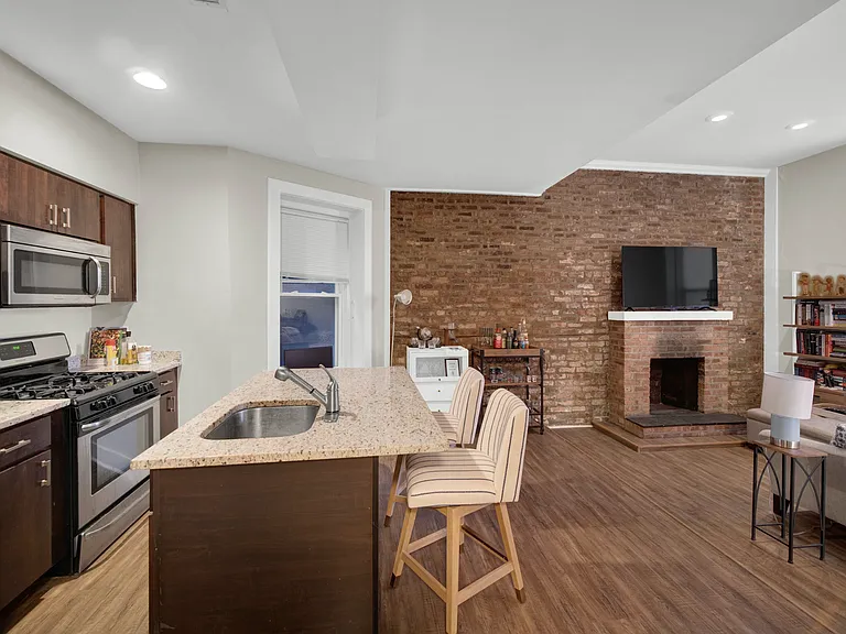 159 W Goethe St — Photo 6