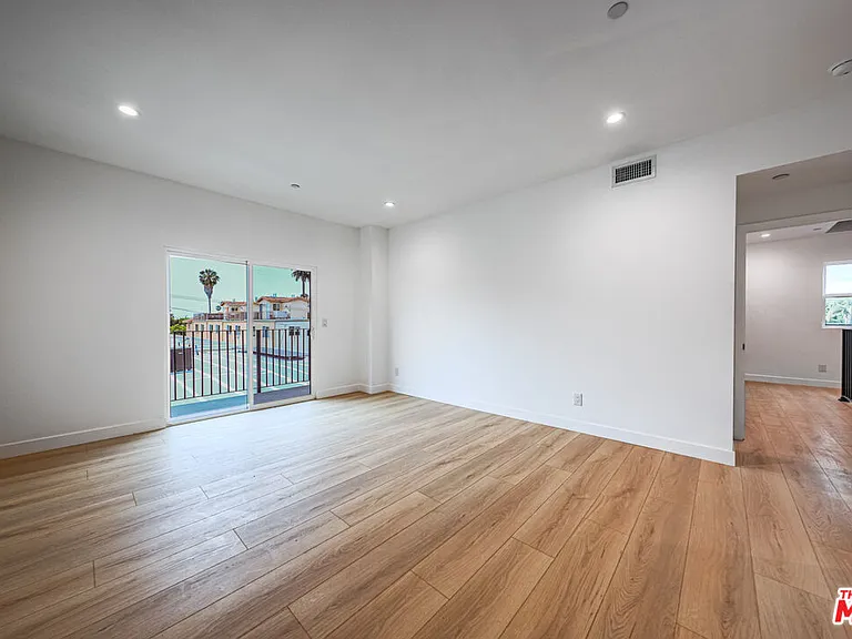 1525 S Carmelina Ave #1525 — Photo 17