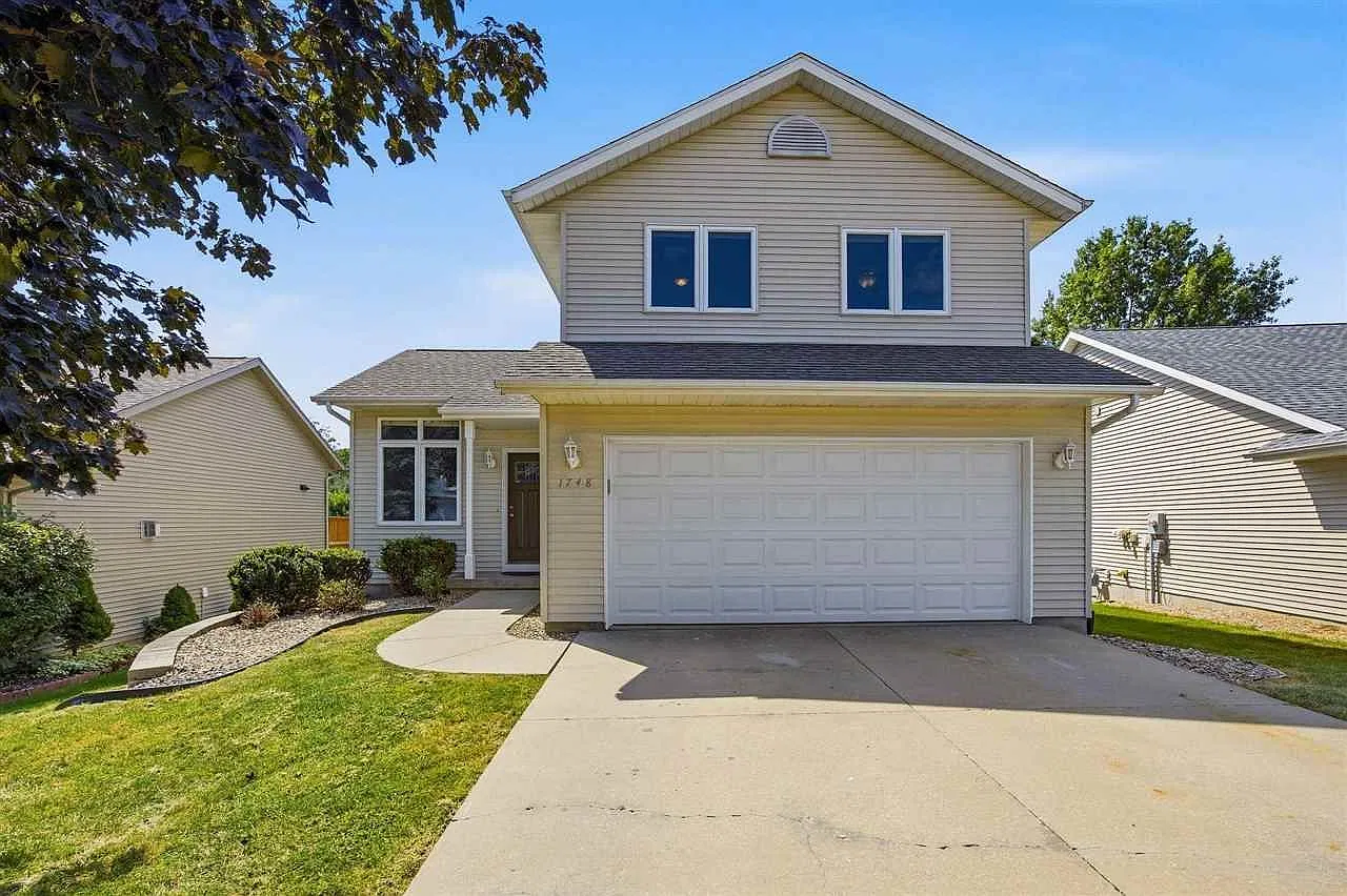 4 bed, 2076 sqft, $2,700 — Photo 1