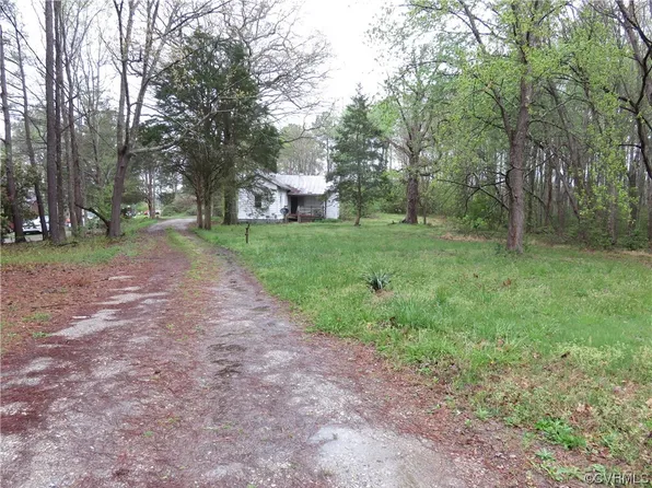 2390 Meadow Rd, Sandston, VA 23150