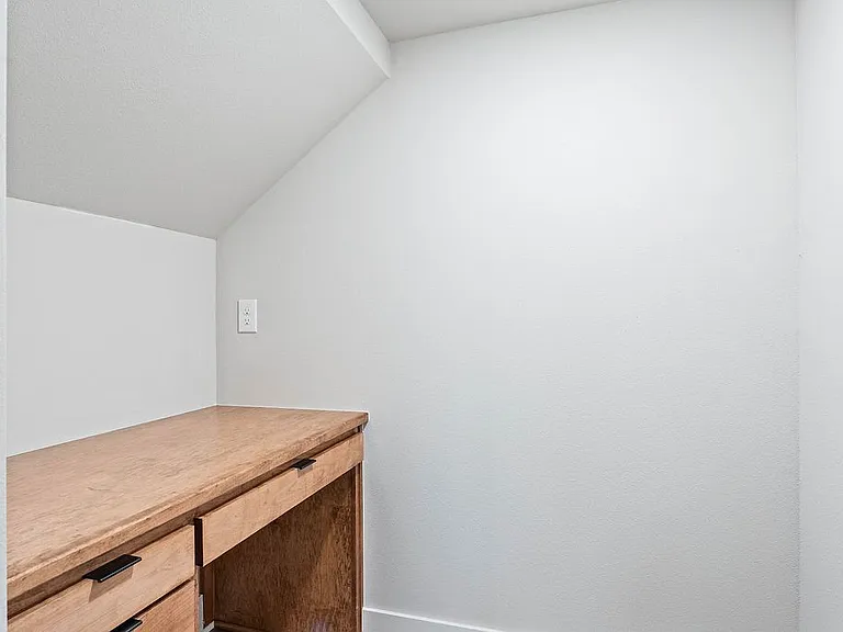 479 S Happy Hollow Rd — Photo 15