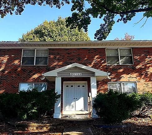 Beautiful, well lit entry with visual security system in the heart of St. Charles.
