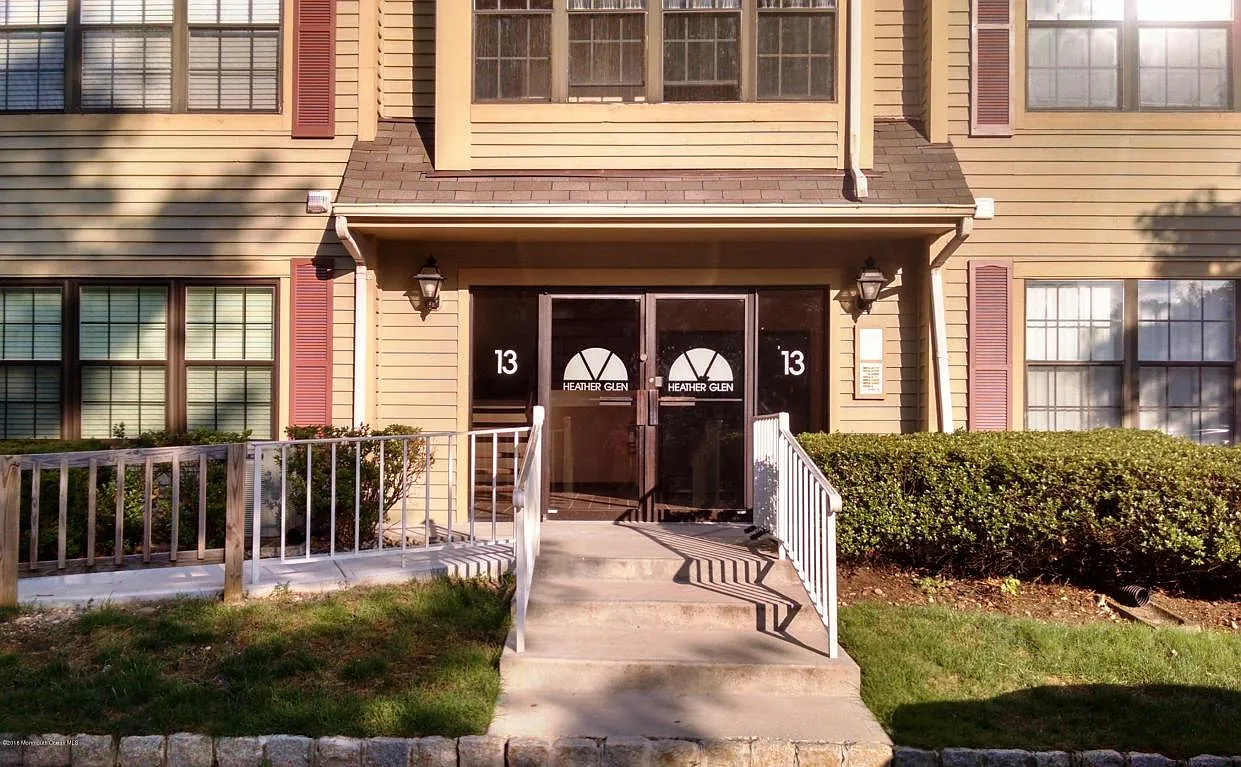 1303 Stoneridge Cir photo 1