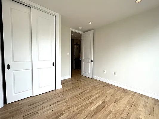 Rented by Akam Sales and Brokerage | media 16