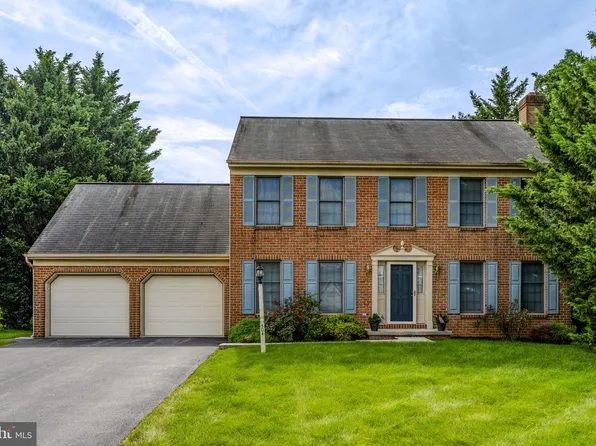 504 Spring Hollow Dr, New Holland, PA 17557
