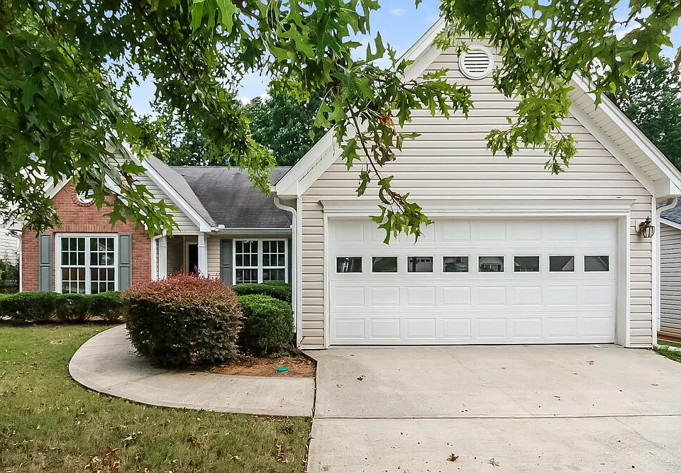 137 Lake Cove Approach