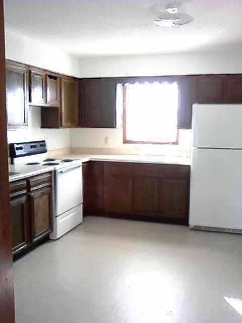 2nd image of 1032 Eisenhower Cir APT 6