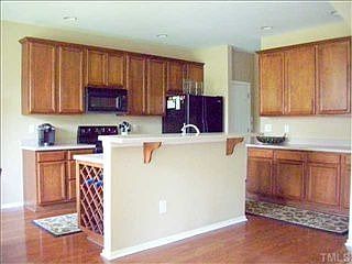4th image of 8215 Beaded Stone St