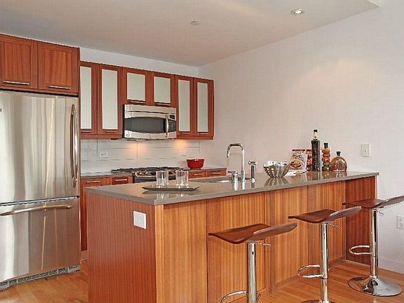 3rd image of 460 W 236th St #W4d