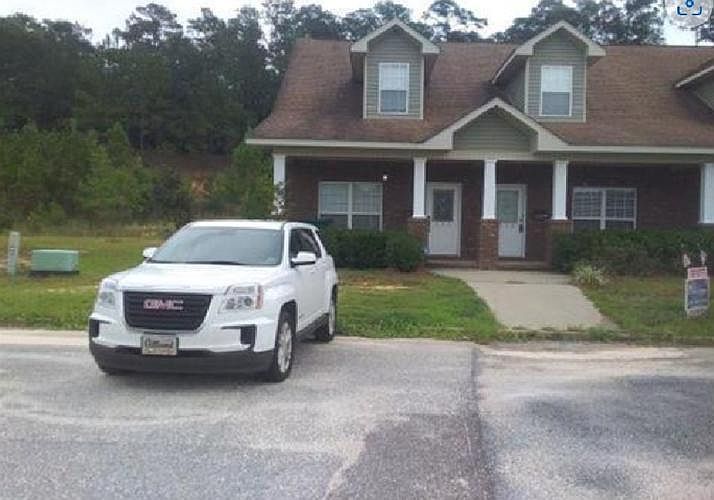1st image of 330 Stratford Dr